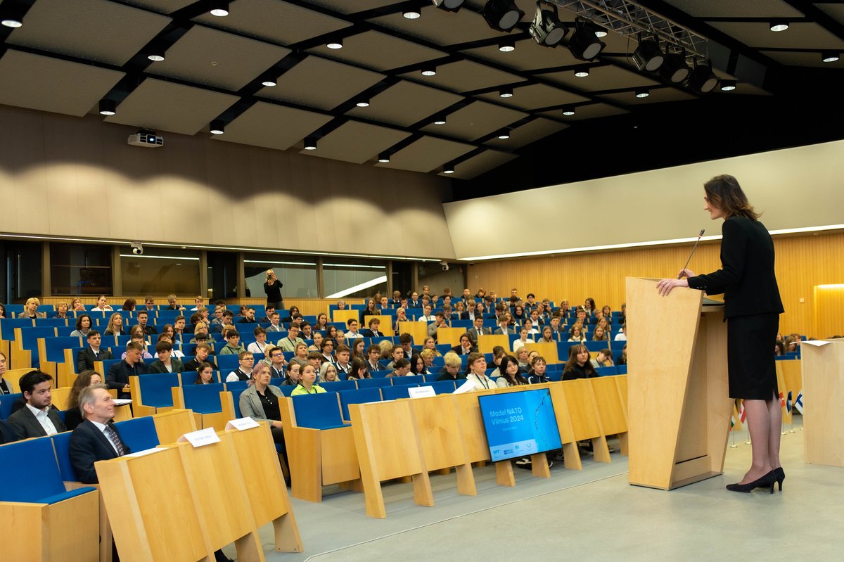 #Vilnius is hosting #NATOSummit once again! But today it’s a #ModelNATO simulation for high school students. 🇬🇧 @HMAVilnius Olley, #Lithuania's PM @IngridaSimonyte, 🇱🇹 @LRSeimas Speaker @VCmilyte-Nielsen gave inspiring welcoming remarks & wished them a successful event! #UKinLT