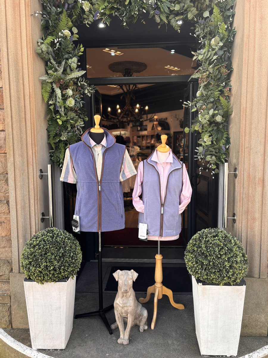 vareysclitheroe's tweet photo. 🌟 Country stepping into Town at Varey’s 🌟
#vareys #vareystownandcountry #schoffel #schoffelcountry #spring #sunnydaysahead #country #countryside #clitheroeshopping #stoneblue #powderblue #summervibes #gilets https://t.co/x9cl4MLgaH
