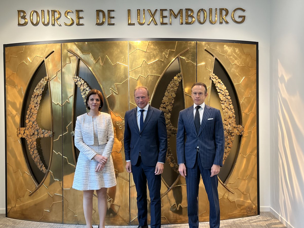 During a visit to the Luxembourg Stock Exchange, Minister of Finance @RothGilles gained an insight into its various activities as well as its strategic priorities. @LuxembourgSE is a key asset of our financial centre. @gouv_lu @JBeckerLuxSE