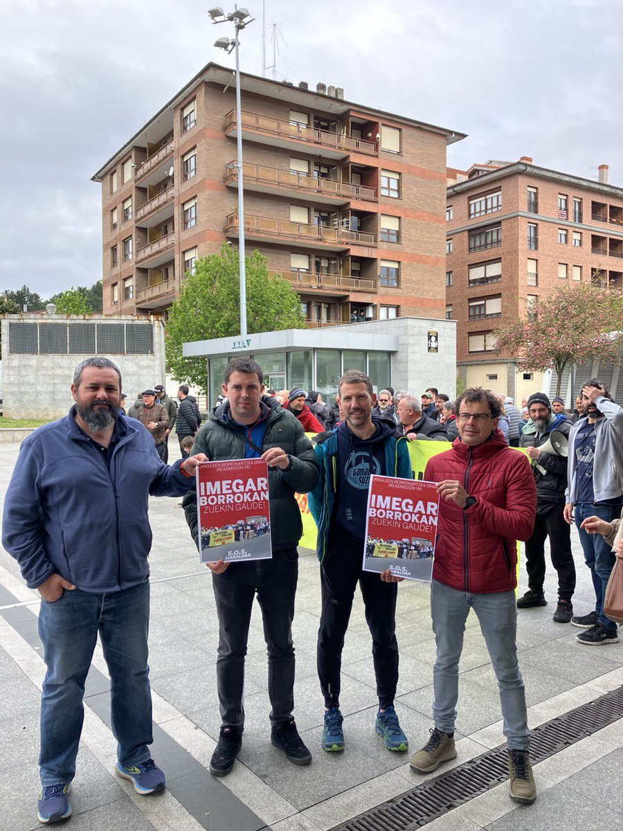 🤜🤛JEZeko eta Tubos Reunidoseko langileak eta Imegarreko langileekin bat

📍Gaur, 12:00etan, mobilizazioa eta argazkia Herriko plazan

Animatu bertaratzera! Kaleratzerik ez! Readmisión ya! ✊✊✊