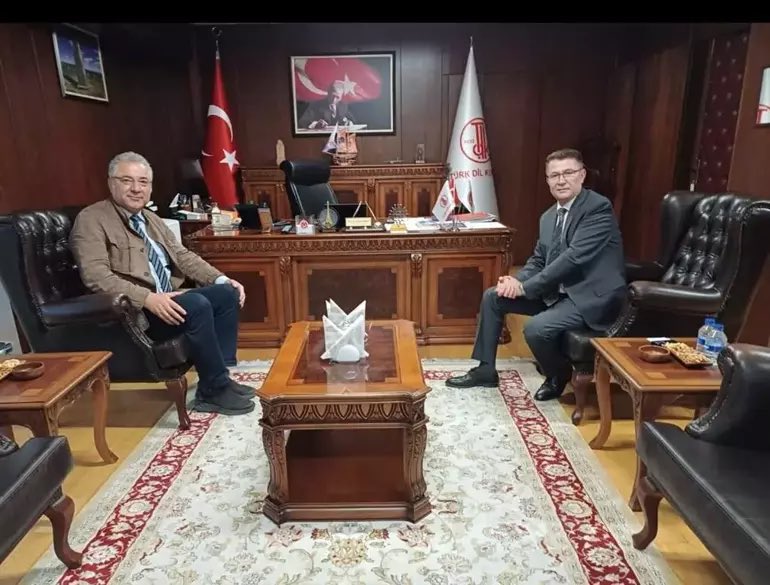 🎙️Prof. Dr. Osman MERT: “Dil Yaşarsa Kültür Yaşar” Okumak için: ⤵️ 🔗hurriyet.com.tr/yazarlar/umut-…