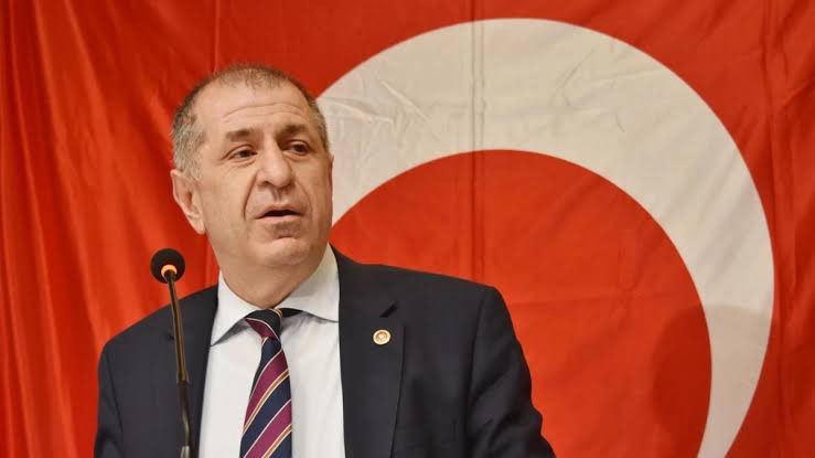 Ümit Özdağ: “Bizim merdiven altı üniversitelere ihtiyacımız yok. Seçkin üniversitelere ihtiyacımız var. 7 milyon üniversite öğrencisine ihtiyacımız yok. Eğitimi yüksek üniversite öğrencilerine ihtiyacımız var. Çok iyi meslek liselerine ihtiyacımız var.”