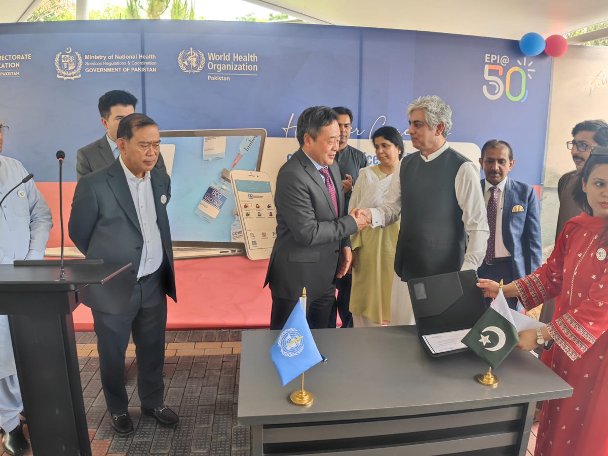 In continuation of colorful #worldimmunizationweek2024 activities, today @WHOPakistan and #federaldirectorateofimmunization organized the Handing Over Ceremony of Real Time Reporting Apparatus for the National Electronic Immunization Registry.
@WHO @GovtofPakistan @UNICEF @gavi