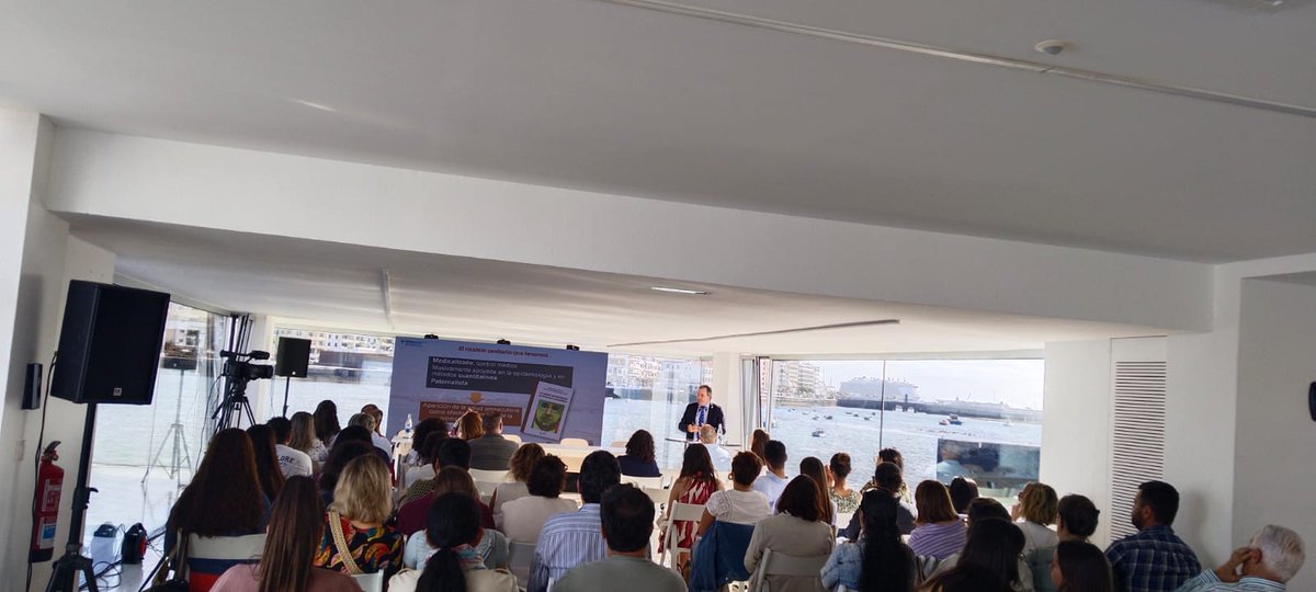 CentrosSalud's tweet photo. Lanzarote acoge las III Jornadas Científicas del #DíaInternacionalDeLaEnfermería organizadadas por @twCELP .Enfermeras de @CentrosSalud y @DoctorOrosa  participan en la sesión que aborda la enfermería comunitaria, las escuelas de pacientes de Canarias y la Educación Sanitaria https://t.co/m10amVoeLX