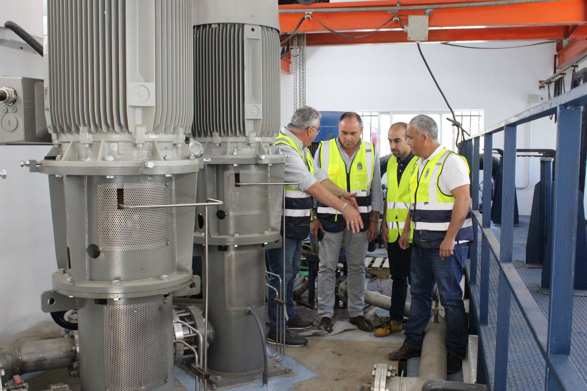 Ayto_Castilblan's tweet photo. El Alcalde visita las obras de la nueva depuradora de agua potable
Según la previsión, la nueva depuradora comenzaría a prestar servicio antes del verano. 
El proyecto también ha contemplado la mejora de las infraestructuras anexas. https://t.co/nBMzj6DeZE