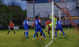 @JackBrookey and @chazzapatmore1 in action this week in the @1congoalkeeping new wave gloves 🧤 DM for info or visit the website for a great deal on quality gloves 1congk.com