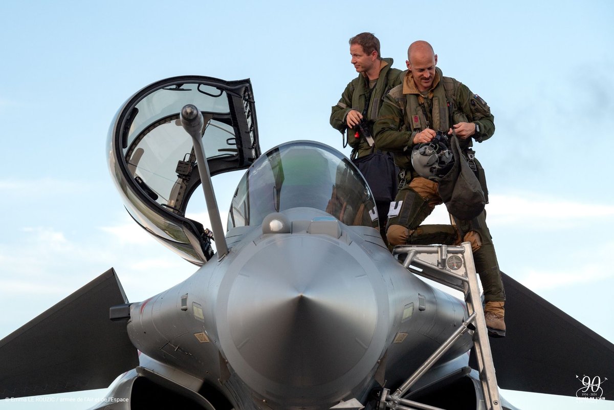 👨‍✈️Le 26 avril marque la journée internationale des pilotes ! Une occasion de célébrer le professionnalisme et l'expertise de nos pilotes et de leur rendre hommage en images. 📸