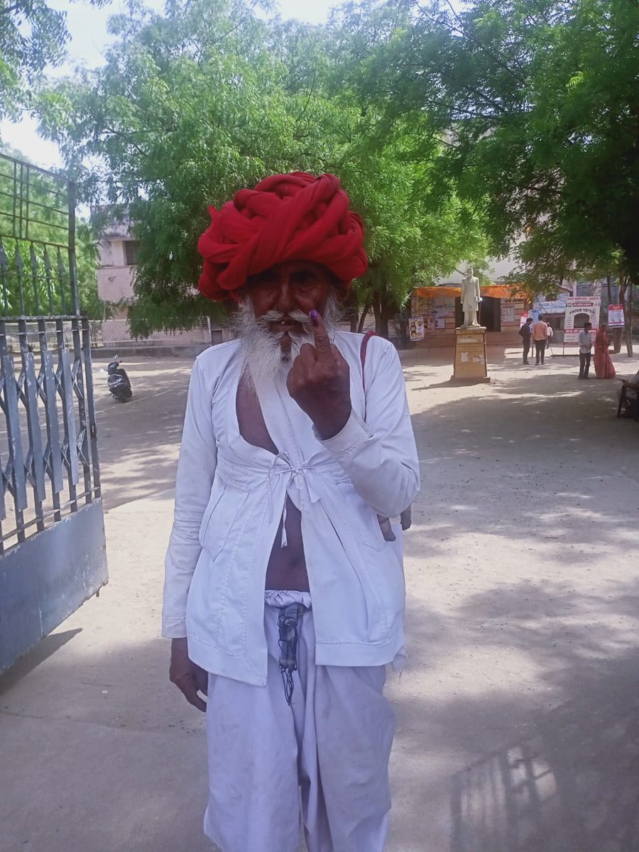 DEO_jalore's tweet photo. मेरा वोट मेरी शक्ति
@CeoRajasthan
@DIPRRajasthan
#LokSabhaElections2024 
#GeneralElections2024 
#ChunavKaParv  #DeshKaGarv 
#IVoteforSure  #eci #jalore https://t.co/0t4LPAOuaR