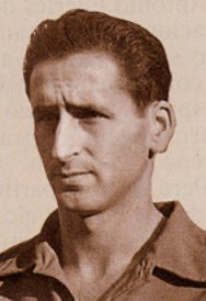 Tal día como hoy en 1959 marco Antonio Fuertes su último gol con el Valencia CF, en partido de 1/16 de la Copa contra el Córdoba. Tonín marcó 99 goles (y dio 69 asistencias) en 290 partidos. Siempre en nuestra memoria 🦇