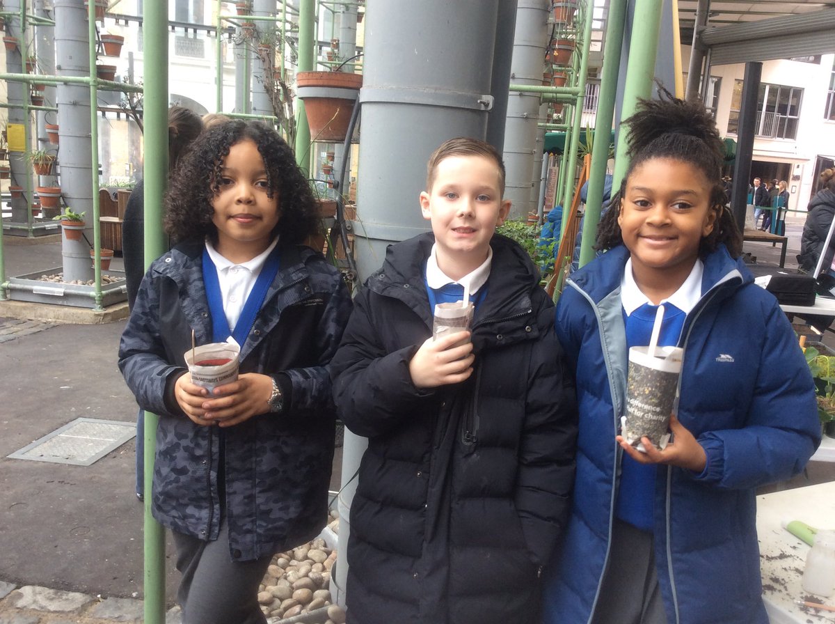 Representatives of our @schoolfoodmatters #youngmarketers team picked up some expert tips from the market traders and TV gardener @cmcollins_hort at #boroughmarket yesterday.