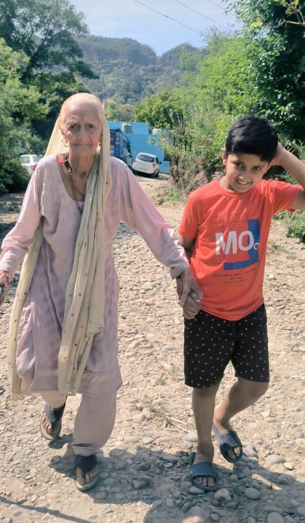 #Sambapollday 97 years old, Smt. Janki Devi holding hand of her grandson for assistance while casting vote at polling station 105-Khabbal, #Samba. #SambaVoting #SambaRuns4Vote #ChunavKaParv #DeshKaGarv @ECISVEEP @ceo_UTJK @diprjk @Abhi1shrma