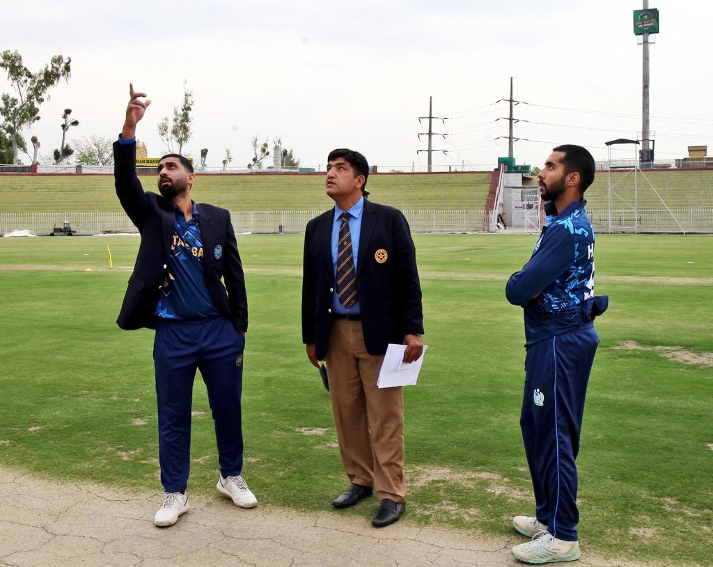 President's Cup second round update:

Toss: Higher Education Commission win the toss and decide to field first against State Bank of Pakistan at Rawalpindi Cricket Stadium, Rawalpindi.

#SBPvHEC