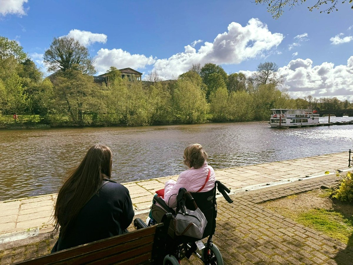 Gill enjoying a break from the rain and some well needed sun in #Chester with carers Karen and Ella. Gill messaged us and told us she had a lovely time sitting by the #riverdee watching the baby ducks.
#daysout #wirral #care #carer #complexcare #whatcareshoudlooklike #lovenursing