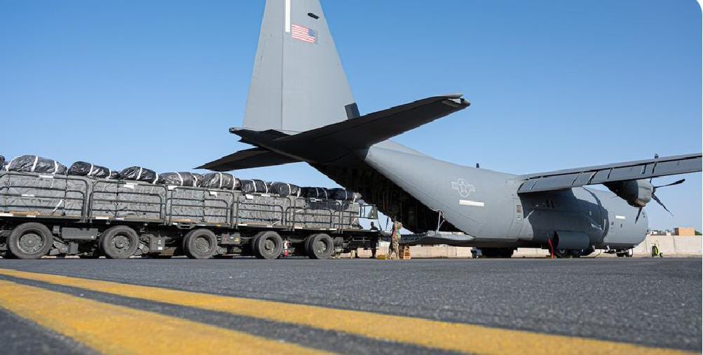 Humanitarian aid in action! 🌍🤝 The US Army kicks off construction of a temporary pier in Gaza to facilitate aid delivery. Once operational, it'll streamline the delivery of up to 150 trucks of assistance. #USArmy #GazaAid #HumanitarianEfforts 🚚✨