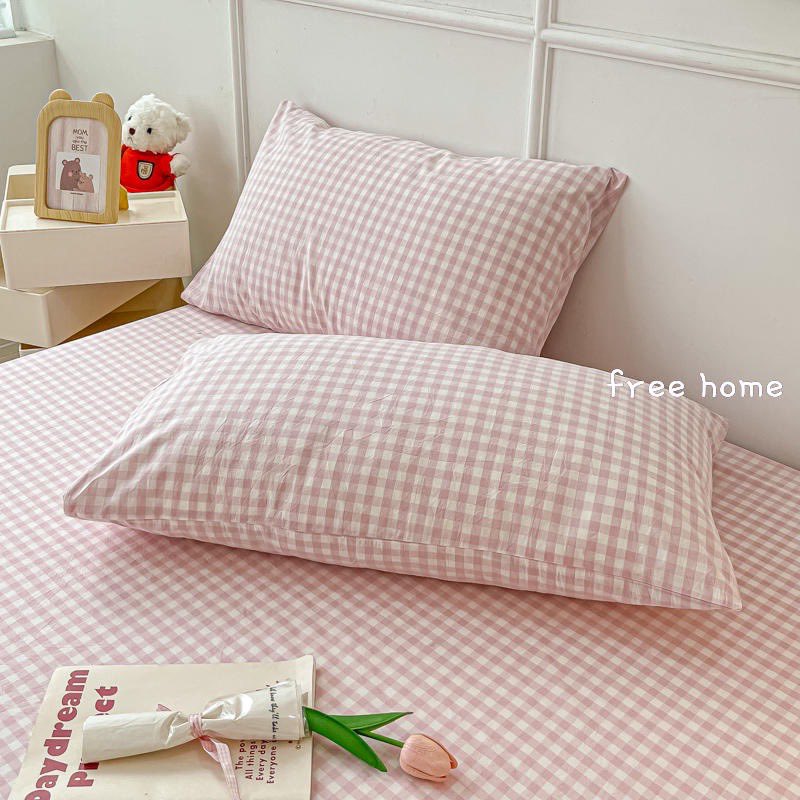 When i said i want cute and pastel plaid bedsheet, this is what i mean 😔✊🏻