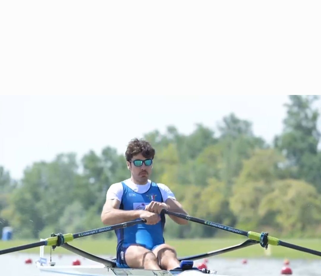 Si piazza secondo, a soli cinque centesimi dal Belgio primo, Gennaro Di Mauro nel singolo Senior maschile. La seconda piazza, giunta dopo aver condotto fin quasi alla fine, vale allo sculler napoletano l'accesso in semifinale.

@ItaliaTeam_it

#italremo #ERCHSzeged