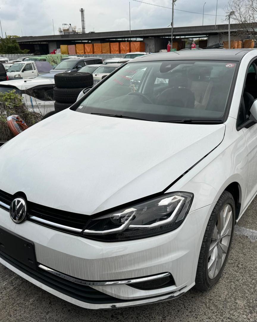 2018 VW GOLF TSI WITH SUNROOF

Asking : 2,200,000/=

◾Engine: 1,400cc Turbocharged
◾Transmission: 8 Speed Automatic
◾Fuel: Petrol 
◾Mileage: 24,000km
◾Power Output: 147Hp
◾Torque: 250Nm
◾Drive Train: FWD

🔸Pearl White With Leather Seats
🔸Power Tilt-And-Slide Sunroof…