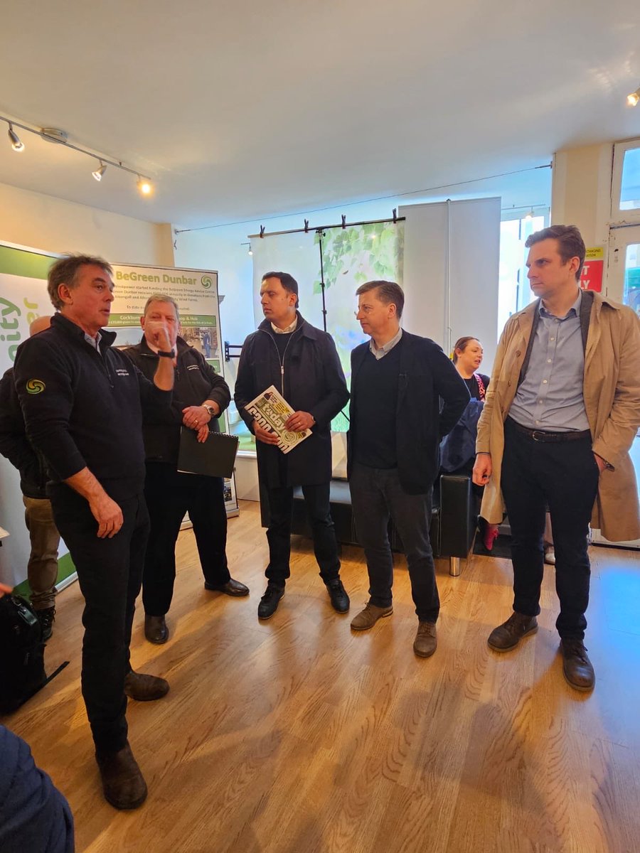 On this quiet week in Scottish politics (!) it was great to welcome ⁦@AnasSarwar⁩ to East Lothian this morning to meet with Community Windpower at their BeGreen Energy Advice Centre in Dunbar High Street.