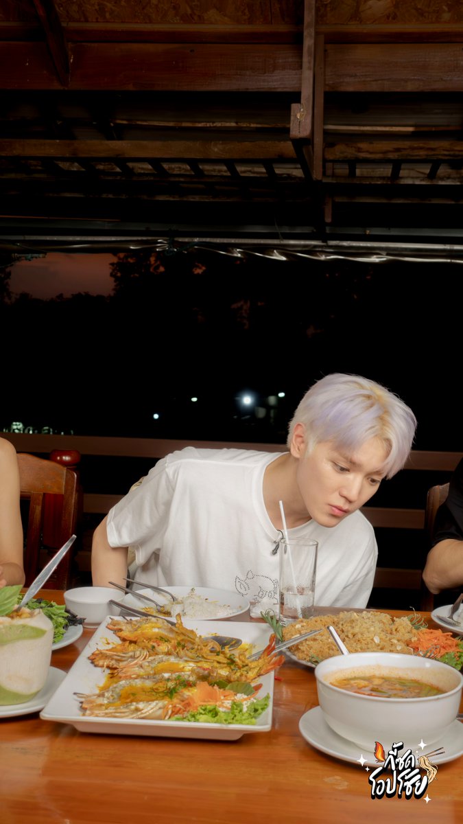 nangmaewpach's tweet photo. ก่อน #กี้ซดโอปโซ้ยxTAEYONG จะออนแอร์คืนนี้ 1 ทุ่มตรง
ขอมาเสิร์ฟความน่ารักของเจ้าความรัก “TAEYONG NCT” ให้เหล่าแฟน ๆ ช่อง, NCTzen และ แทยงพือ ให้หายคิดถึงก่อนละกันค่ะ เห็นภาพนิ่งแทยงนั่งยิ้มหล่อแบบนี้..แต่เม้าท์ฉ่ำ และ enjoy eating ขั้นสุดนะคะเธอ

#TAEYONG #tap #taeyong_tap #NCT https://t.co/zZO9XaUBE9