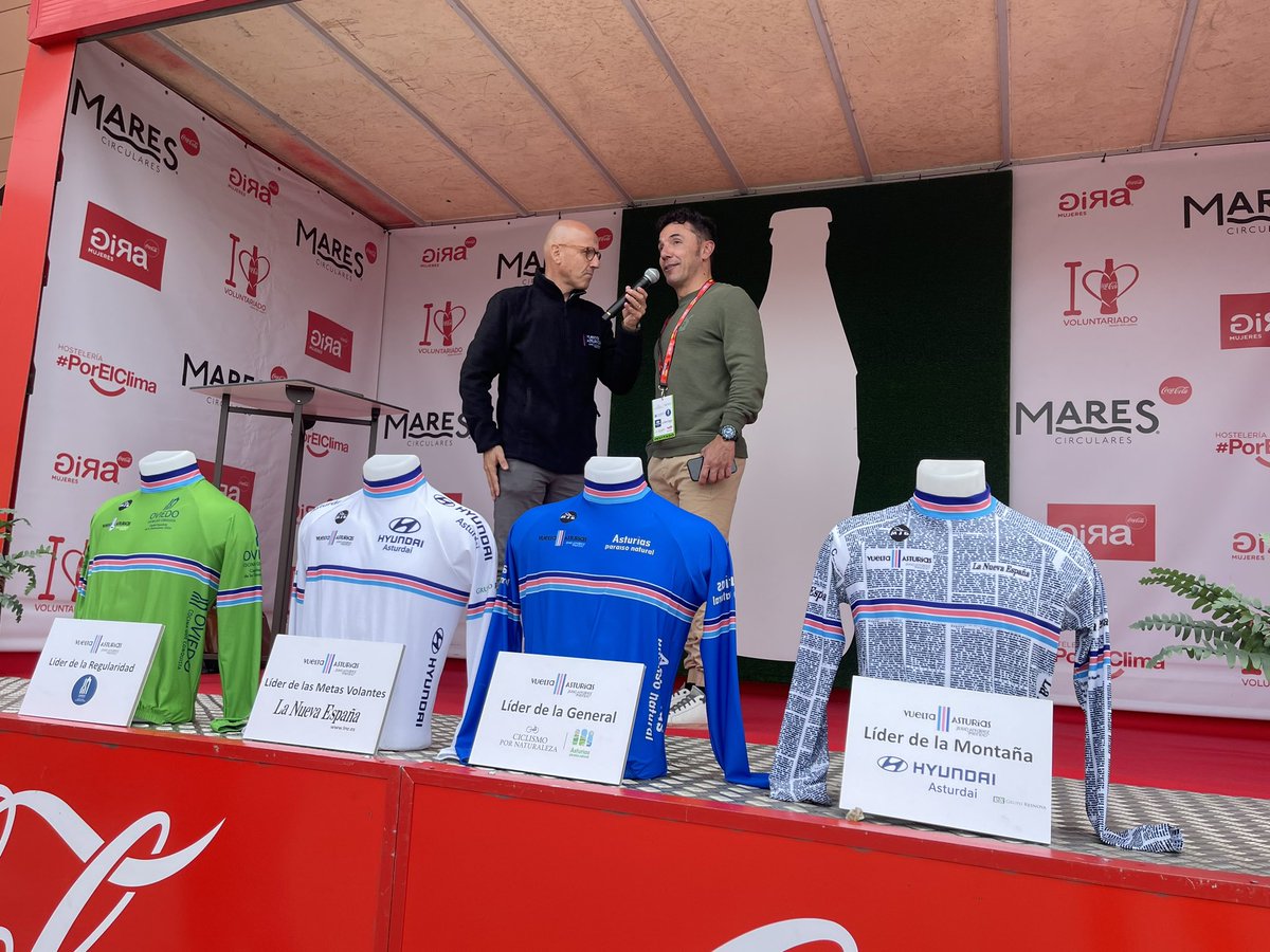 .<a href="/PuritoRodriguez/">Joaquim Rodríguez</a>, Insignia de Oro de la #VueltaAsturias2024, compartiendo impresiones con <a href="/jmariguajardo/">Juan Mari Guajardo</a> antes del arranque de la primera etapa.

#LaVueltina