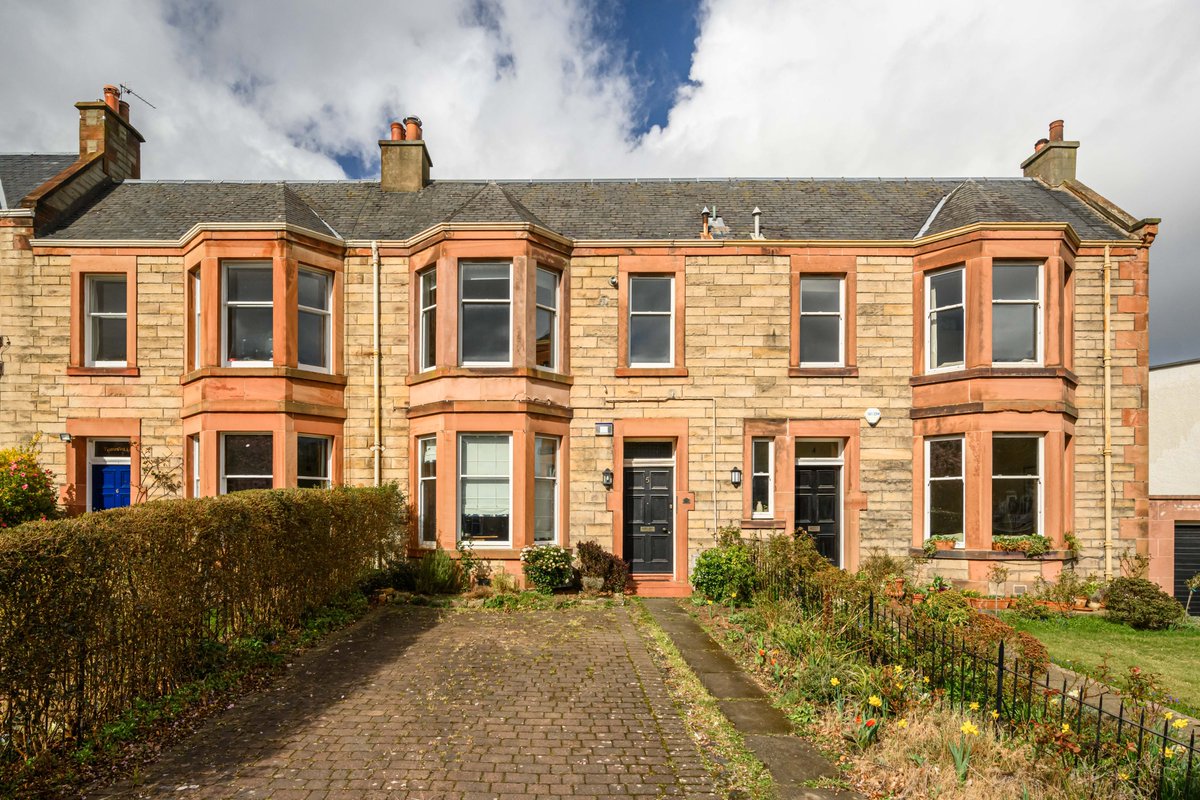 📍 5/1 Craigcrook Road, Edinburgh, EH4 3NQ 🏡 Offers Over £299,995 Check out this charming upper villa, forming part of a traditional Victorian terrace, situated in Edinburgh’s desirable Blackhall area. The property retains many period features and would undoubtedly appeal to…