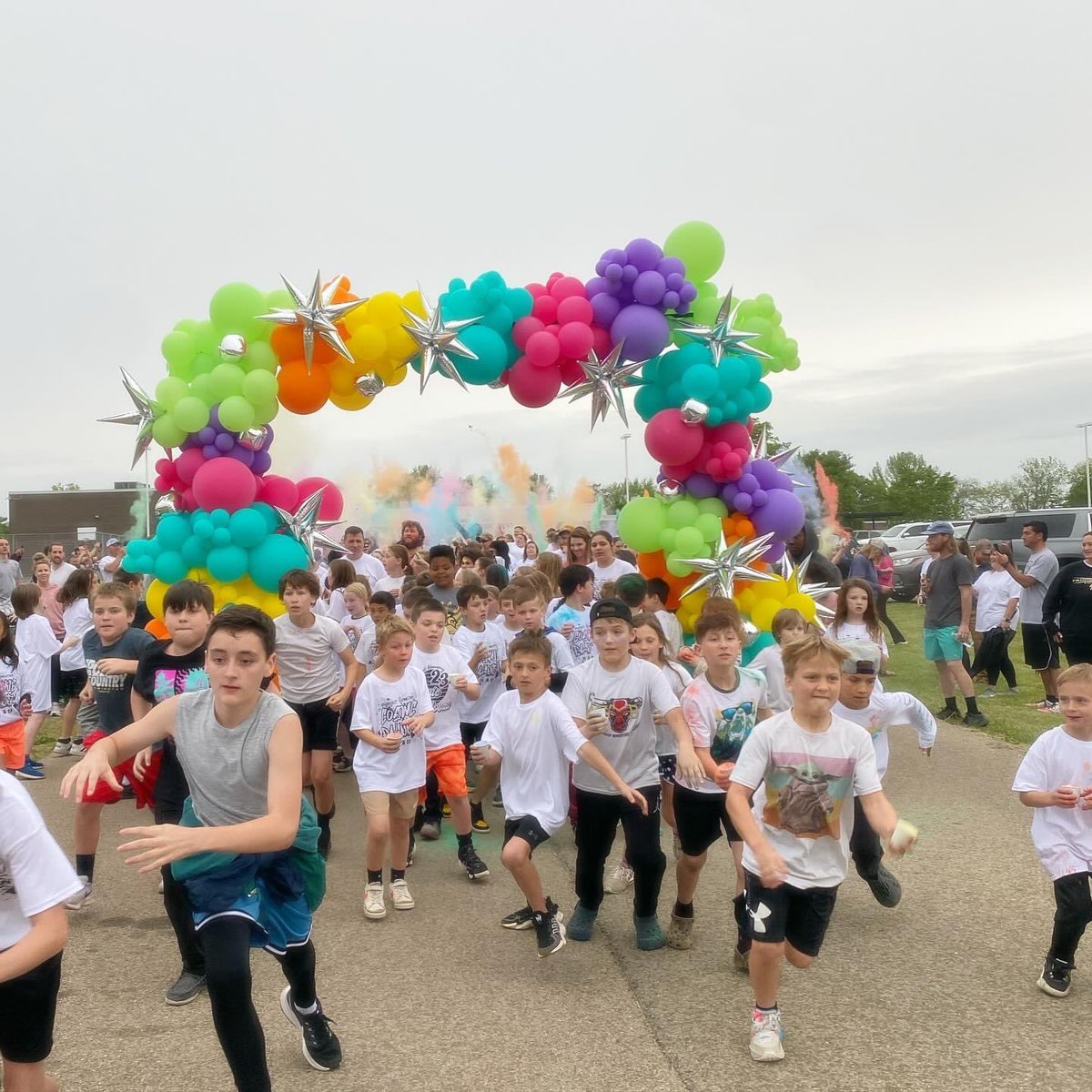 drkrauseashley's tweet photo. ❤️ Cosmic Palooza at Roosevelt Elementary each year! Way to focus on wellness, physical activity, love for reading, community togetherness and more! @KnightsR7 @Knights_Roos @CoachEatonPE @MOSHAPE1 @MOHealthyKids https://t.co/CFeIJkcL6L