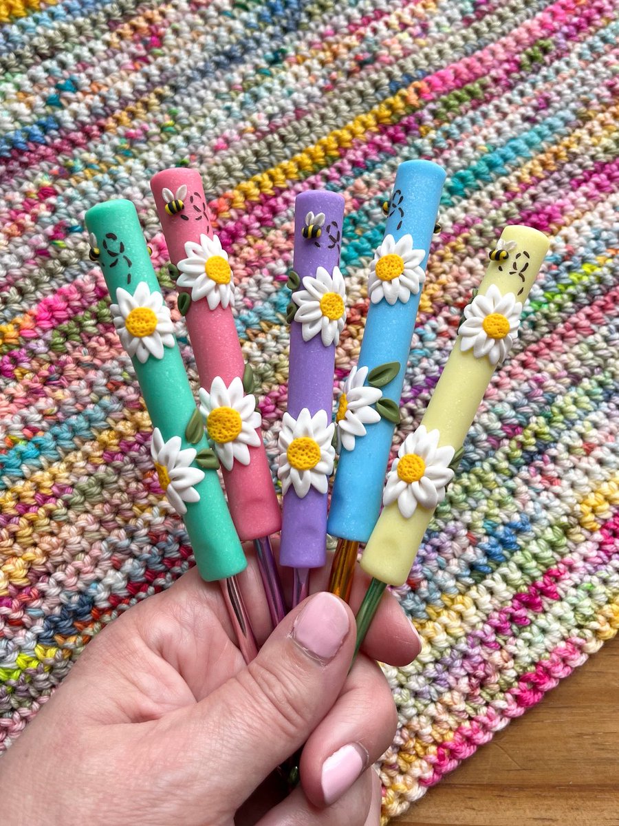 Friday flowers 💛🌸🌸🌸 #pedrosplaques #crochet #uksmallbiz