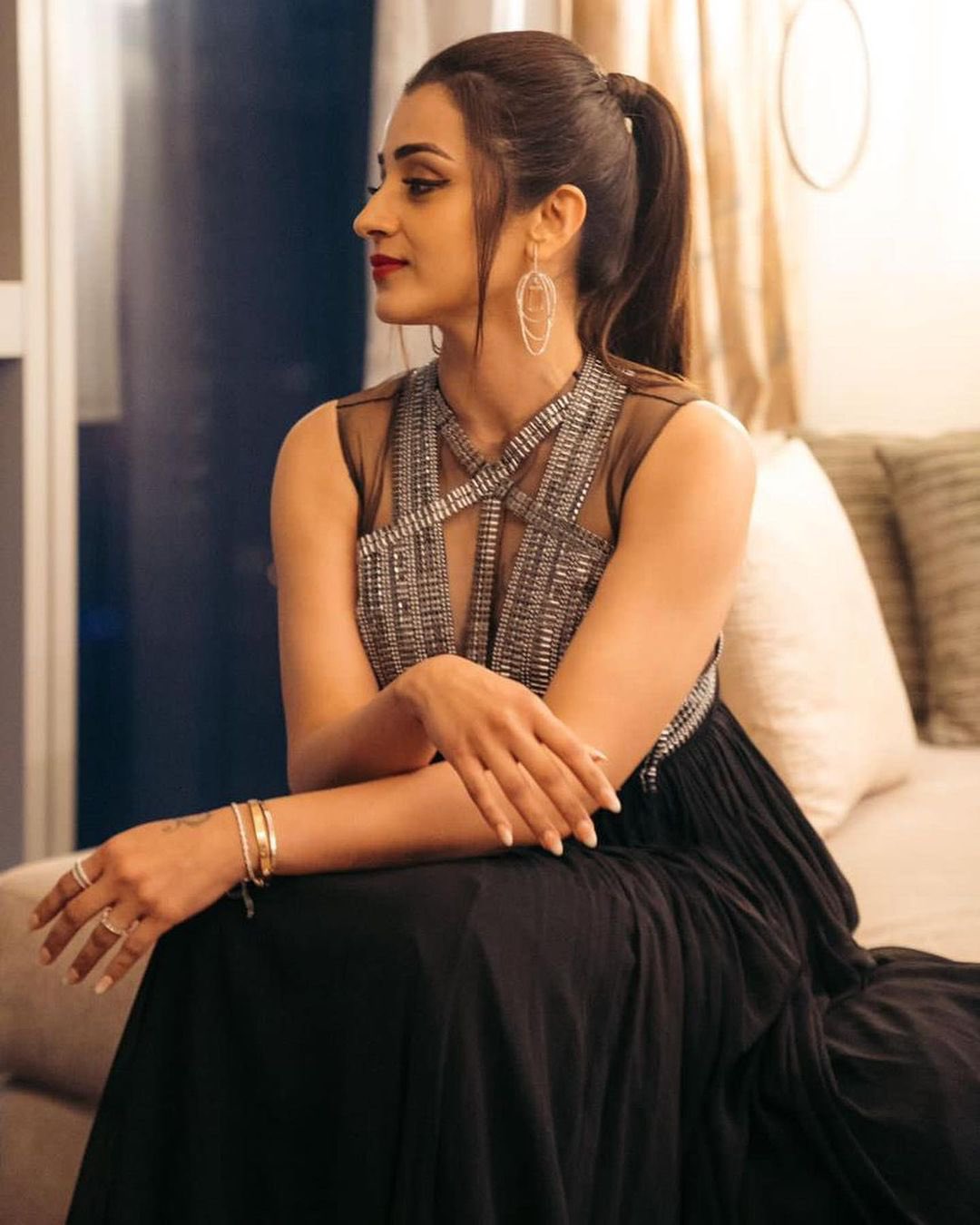 GMFS-L6WcAADKwR?format=jpg&name=large