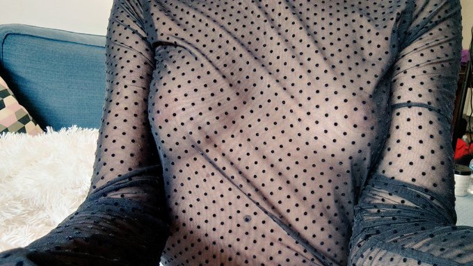 Do u like my outfit? 😛 https://t.co/JSlZycjP5u<a href="/tag/mvsales"class="tags"><span>#mvsales</span></a>