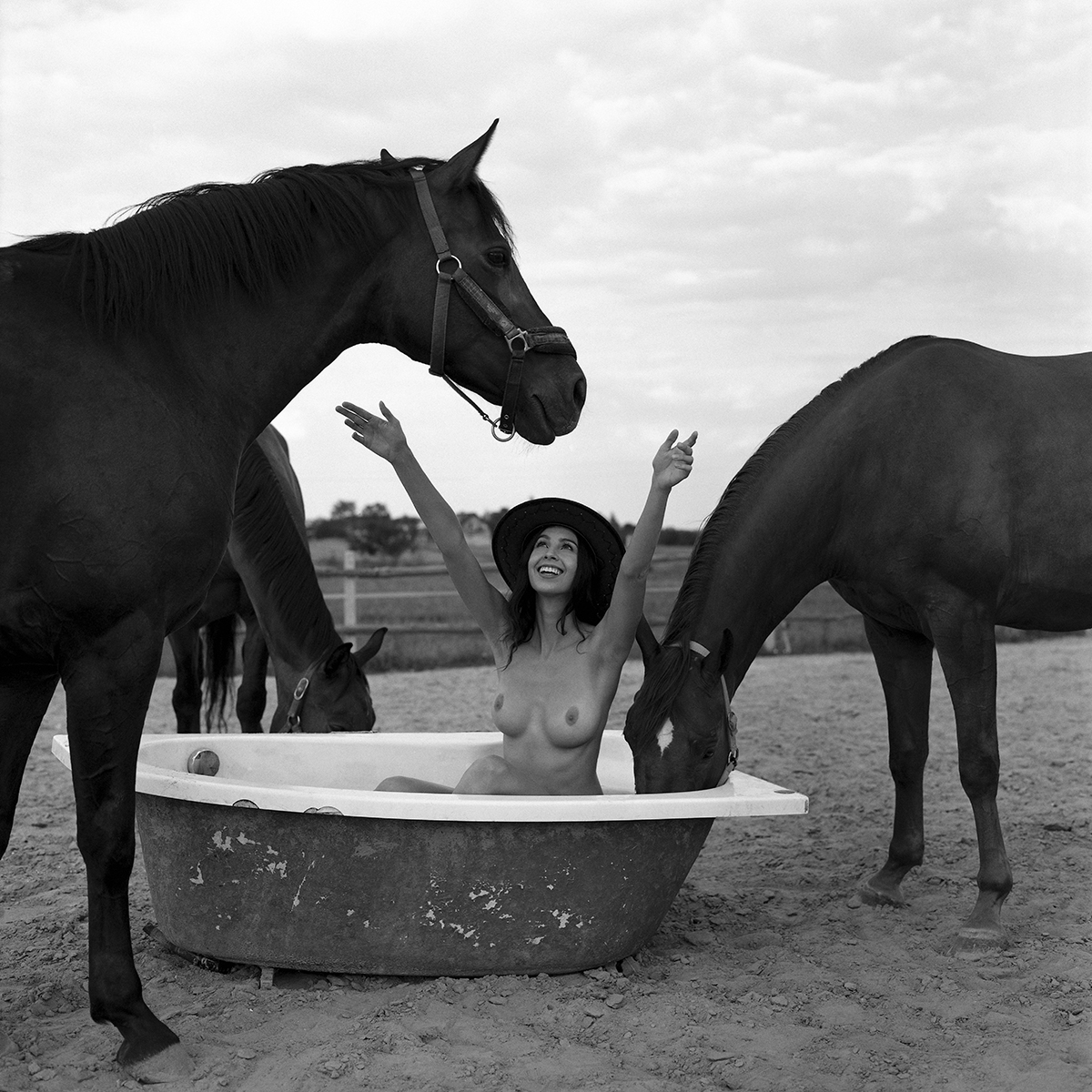 IG: @ ninoveron

#akt #memories #ninoveron #hasselblad #sensual #nude #nudeart #fineart #analog #6x6 #women #bw