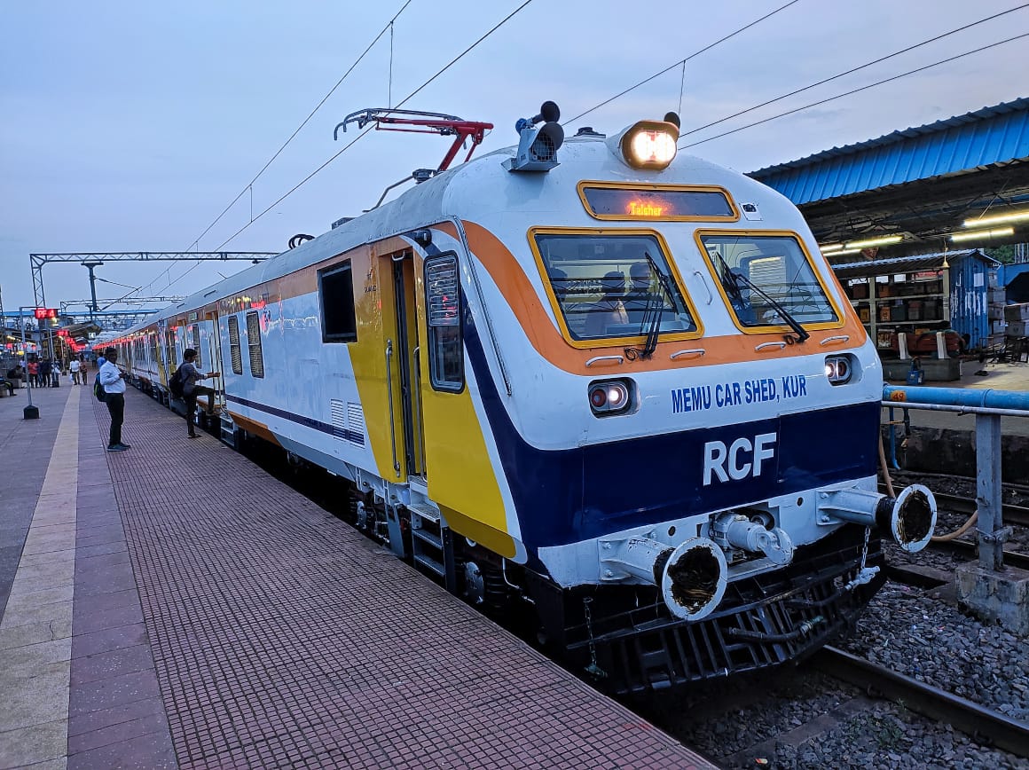 दिल्ली-रेवाडी स्पेशल ट्रेन का बांदीकुई तक संचालन शुरू : 50 रुपए में दिल्ली और 20 रुपए में अलवर तक कर सकेंगे सफर dainik-b.in/zOBDyd8c6Ib