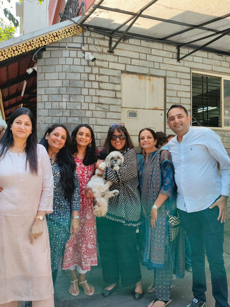 India is all about the intimacy of strangers . People are friendly, kind and generous. At Bangalore’s iconic Brahmins Coffee bar famous for its chutney, I celebrated a birthday , spoke politics & met Jasper the dog. #DhabasOfDemocracy report here youtu.be/428677kCErE?fe… #Mojo