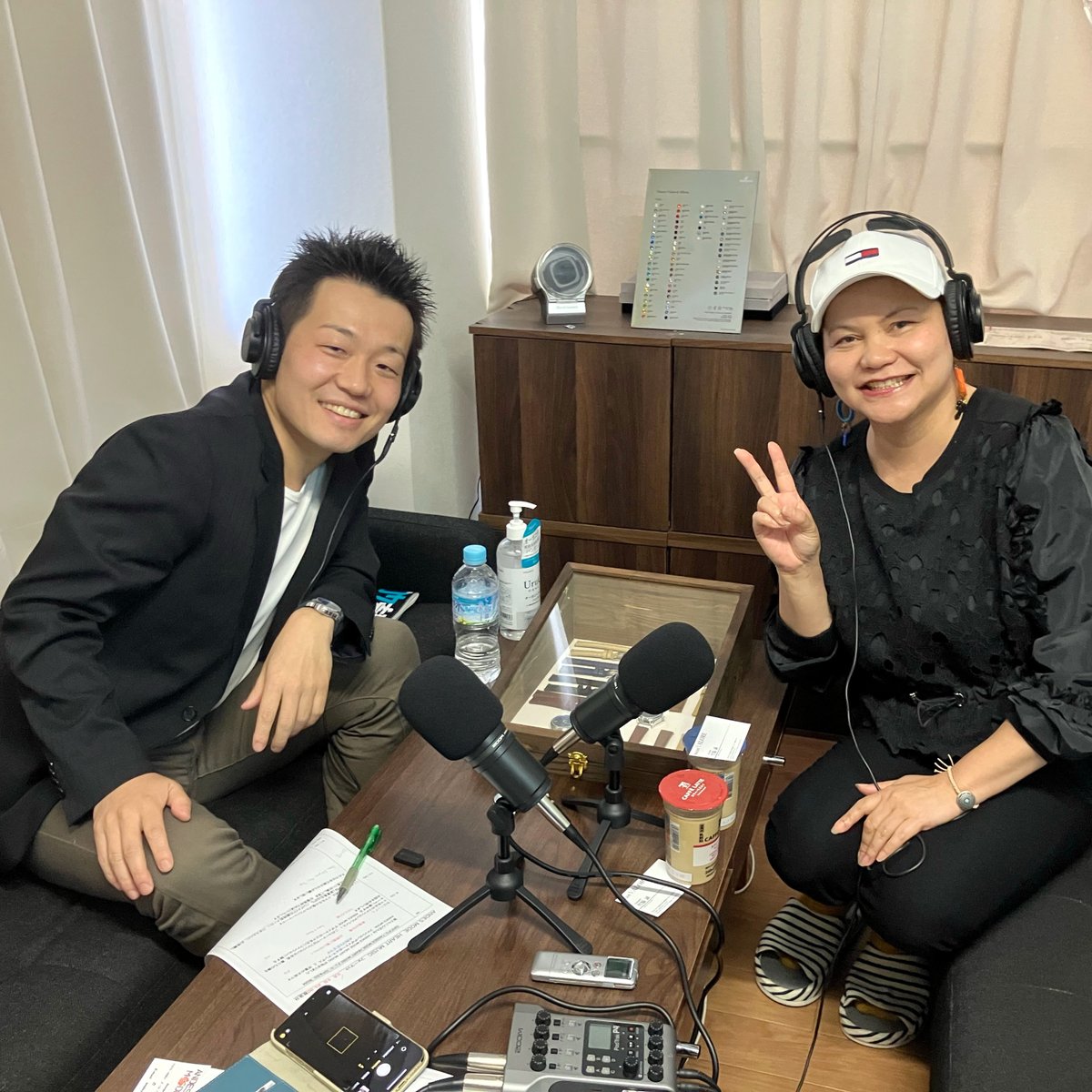 JIOS_OFFICIAL's tweet photo. 本日、FM千里83.7MHZ「ANDES MODE HEART MUSIC様」がご来社くださいました✨✨
JIOSの時計について取材頂きまして、放送は5/4の20時～FM千里様で放送予定です📻
とても緊張してしまい上手く話すことが出来ませんでした😭
パーソナリティのお二方ありがとうございました🙇‍♀️

#ANDESMODE #FM千里 #JIOS https://t.co/sFhSQ2prMB