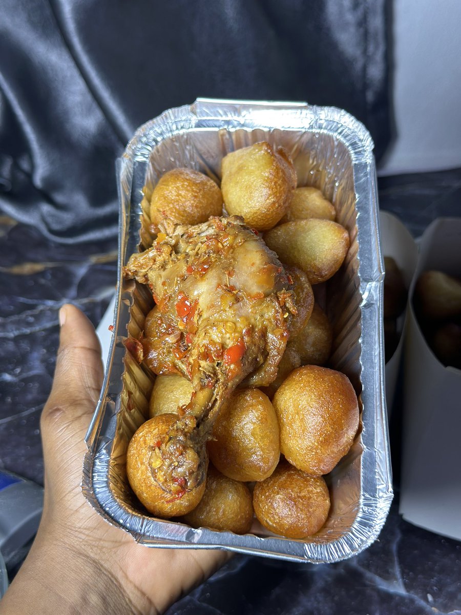 Category: New pandemic😂
Name: Puff puff and peppered chicken with peppered sauce 

Price:👇
Small pack:3,000
Big pack : 5,000

Available in Malete,Kwasu and Ilorin.

Pls retweet ✨