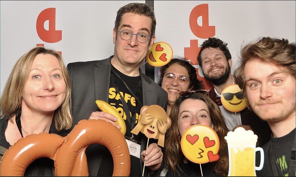 Prendre l'apéro dans un studio TV ? 
C'est fait grâce au #Twapero_SXB !

Article de blog complet :
mschauli.fr/2024/04/25/pre…

Poke <a href="/SxbGG/">Stras'GΞЯAUD </a> <a href="/Elo_Mth/">Elodie_M</a>