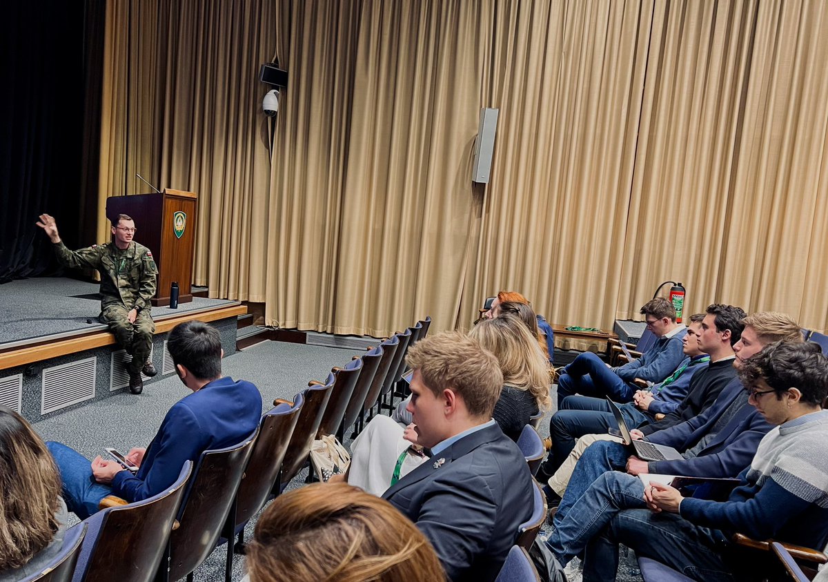 Day 5 for Natolin’s #BrusselsTeam is in @NATO Supreme Headquarters Allied Powers Europe (SHAPE), in Mons, where the day starts with MAJ Robert Herman, who explained the history of #SHAPE, the chain of command in #NATO and the budgetary expenditures of the #MemberStates #Security