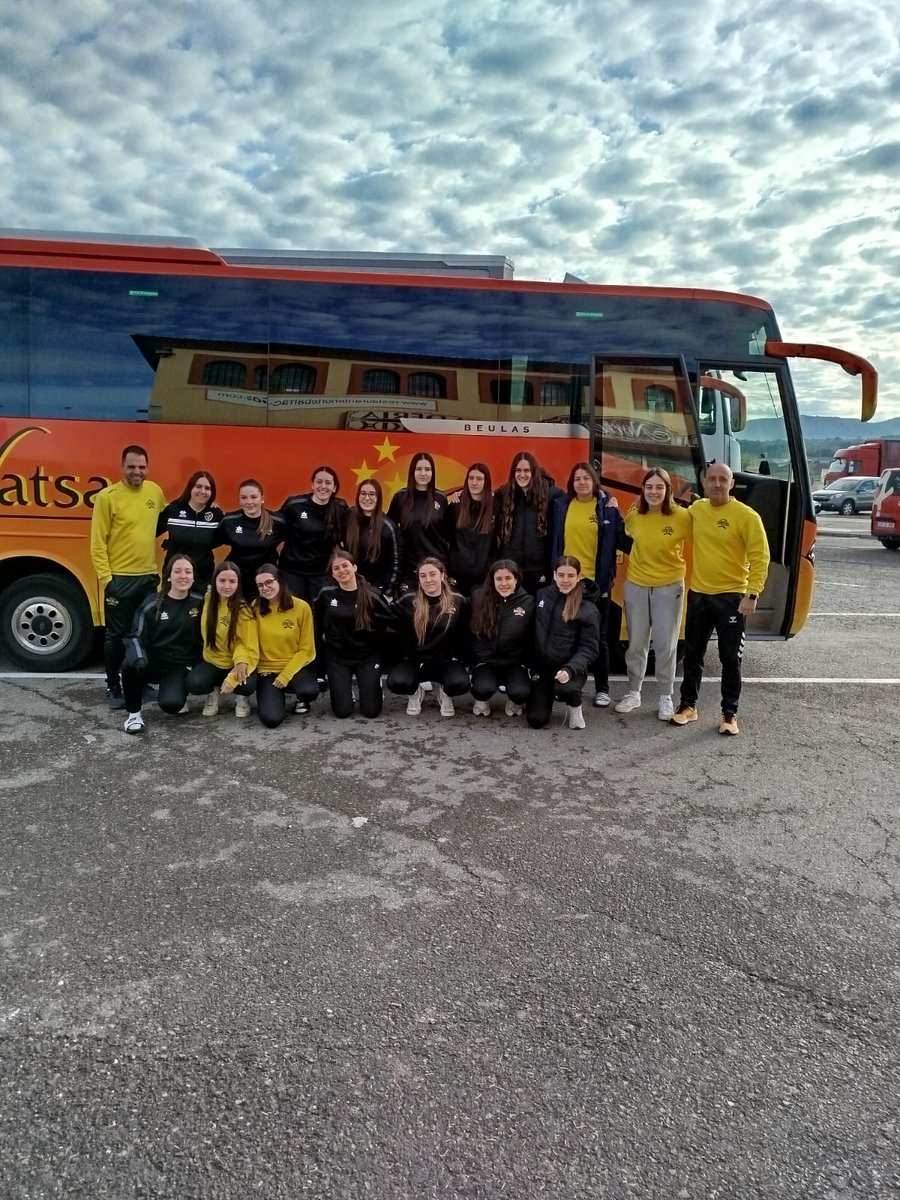 🚍 ¡Nuestras juveniles del Metasa @balonmanolajota ya están rumbo a Murcia para el sector!

🔥 Esta tarde a las 18:00 se miden a @handbolsjd

#ADNBalonmanoLaJota