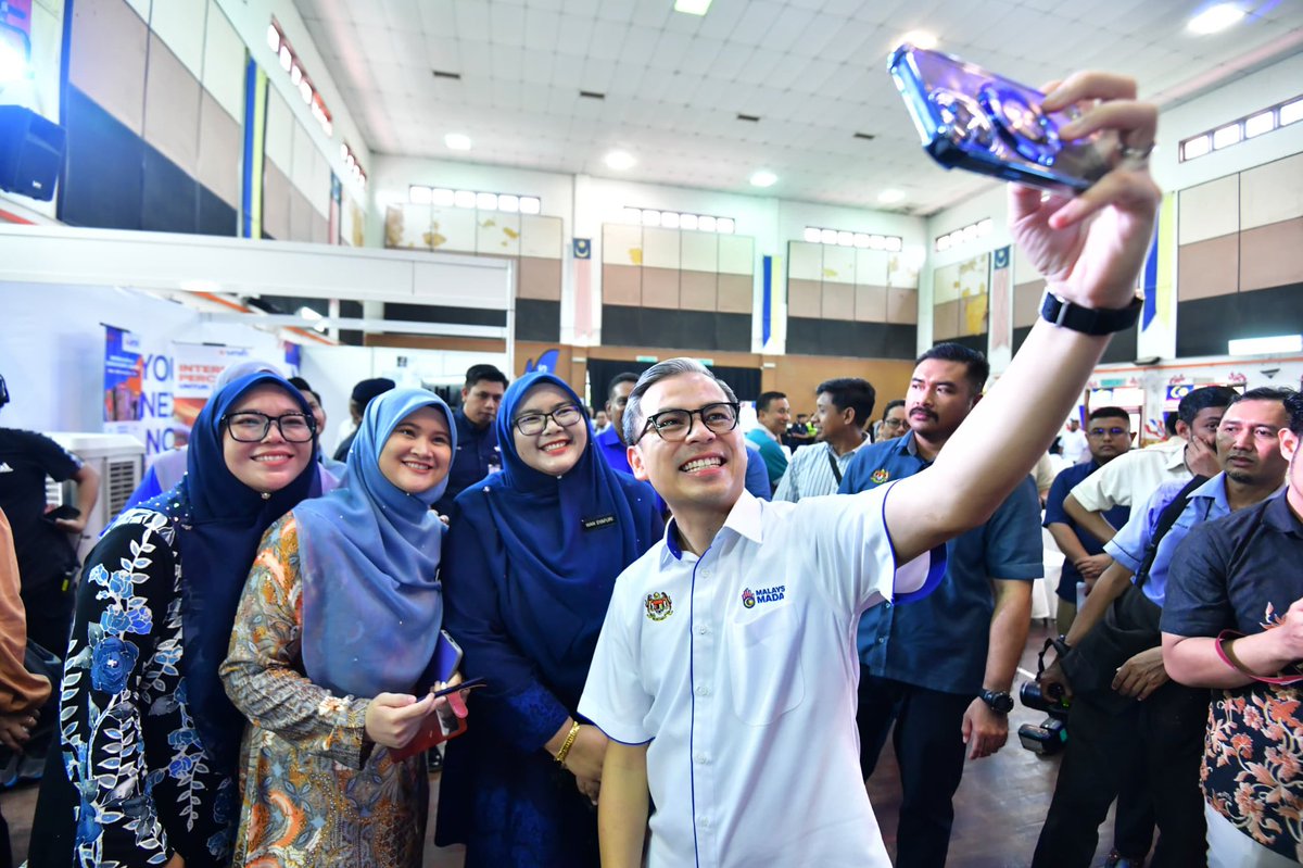 Pagi tadi, saya menghadiri program Lawatan Kerja Projek Point of Presence (PoP) Zon Utara di Sekolah Kebangsaan Padang Besar Utara, Perlis.

PoP dilaksanakan bagi menyediakan infrastruktur gentian optik di kawasan sekitar sekolah, kediaman, premis perniagaan, komersial dan…