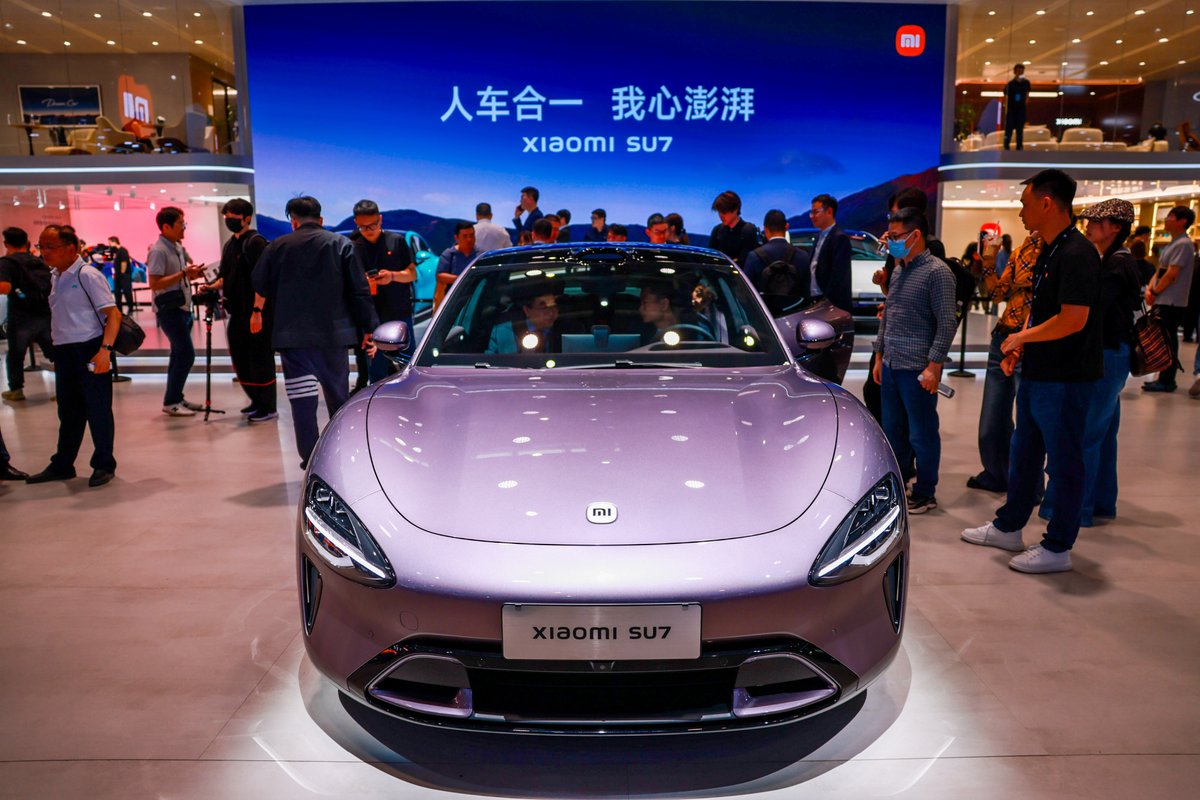 #XiaomiSU7 stuns at the #BeijingAutoShow! Powered by #QilinBattery, Xiaomi SU7 boasts 800 km of range and enables 10%-80% charged in just 19 min! Comfort, style, performance - everything is meticulously crafted to be more than just a car, but a revolutionary EV experience.🛣