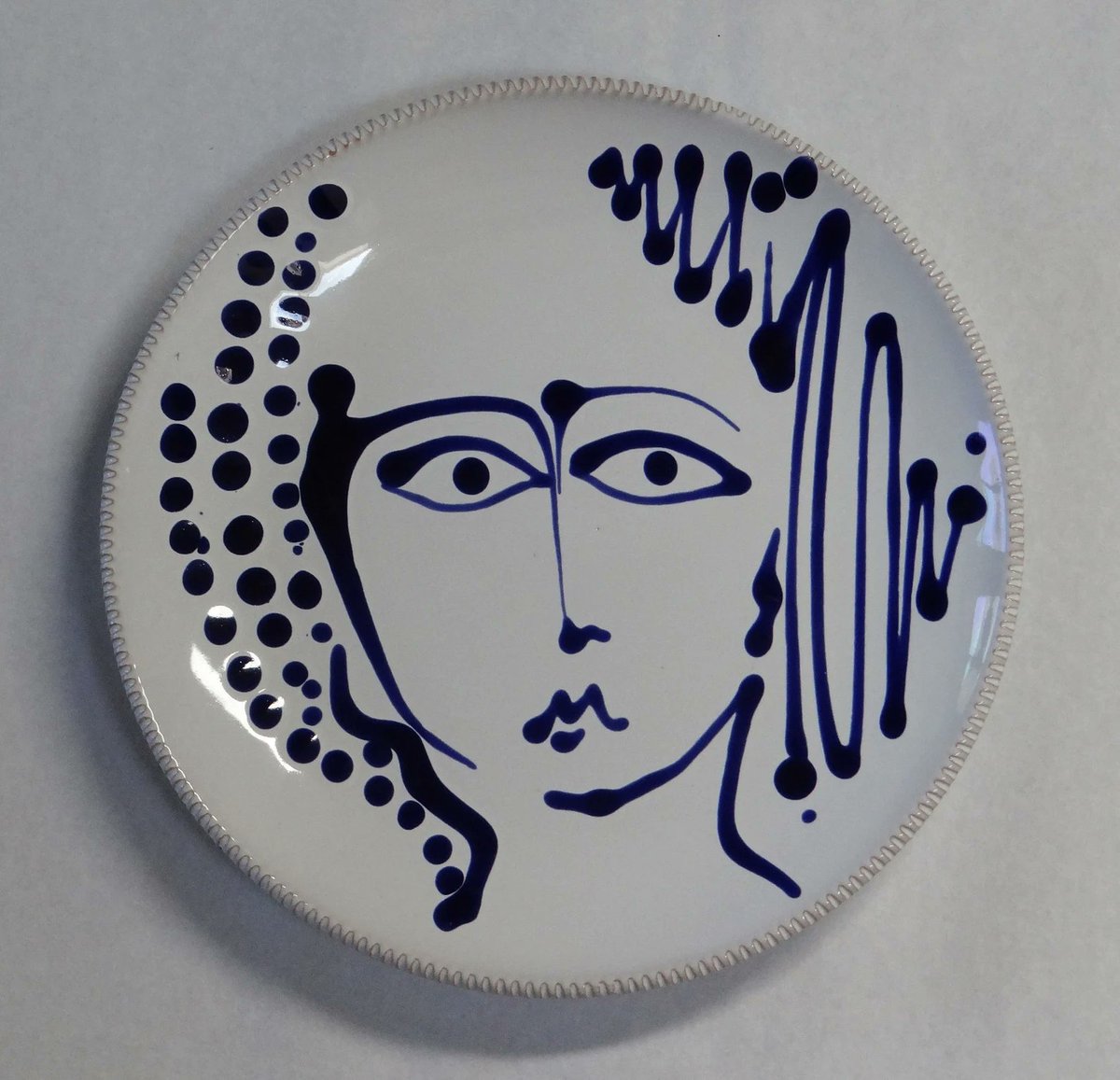 Plate decorated with a woman's face, Italian ceramics, handcrafted pottery from Puglia, vintage crafts from Italy, vintage collectible plate #homedecor #vintage #decor #HomeStyle #plates #DecorateWithArt #elevateYourDecor #wiseshopper 
Available here
 elementsdeco.etsy.com/listing/145960…