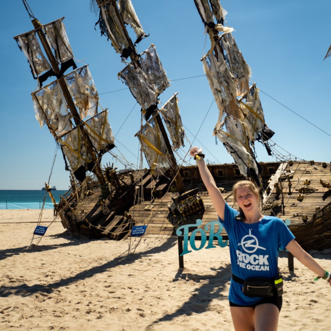 Diving into the weekend like 🌊✨ Look at how much fun it is to volunteer for Rock The Ocean! Wanna volunteer for our upcoming beach cleanups and events? Contact us by clicking the link in our bio to get involved!