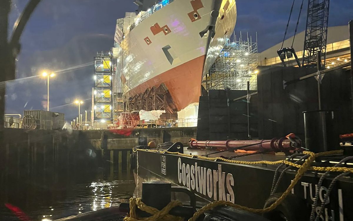 Ferguson Marine (Port Glasgow) have delivered sections of the future HMS Belfast via barge to @BAES_Maritime in Govan for assembly. (Type 26 frigate, ship 3) By @UKDefJournal ukdefencejournal.org.uk/ferguson-marin…