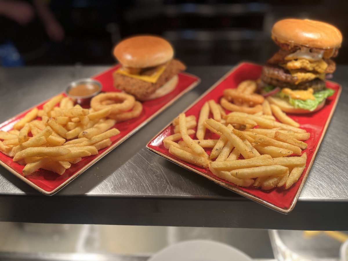 Drakehouse_HH's tweet photo. its Friday so you know what that means!!!

All of our juicy burgers are buy 1 get one free all day from 11am till 9pm.

so why not join us for this EPIC money saving offer. 🍔🍔 https://t.co/yaqnWufWe4