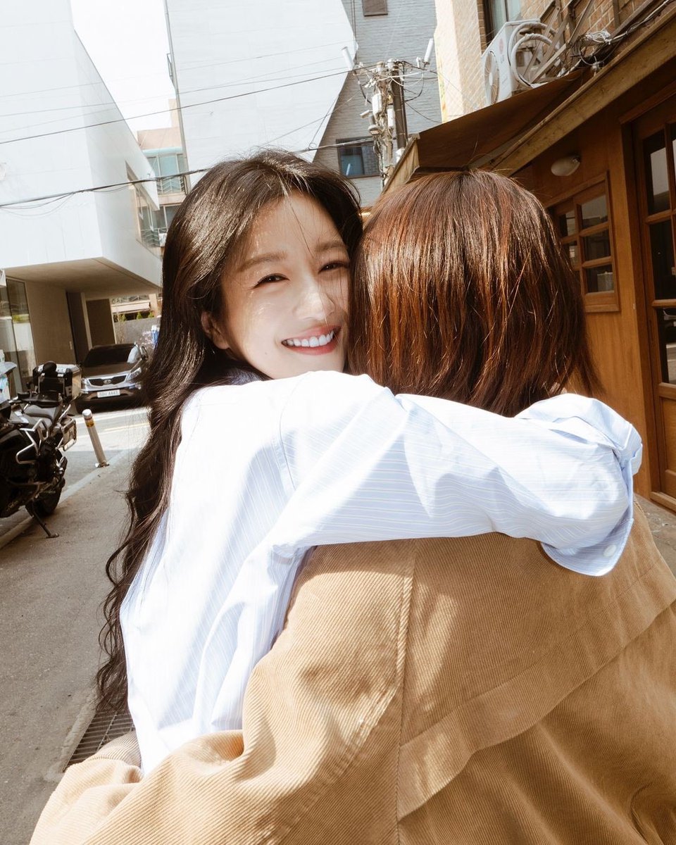 [UPDATE] 240426 — yeyeji_seo Instagram update 📸

“😃”

🔗 instagram.com/p/C6ODvKILBuQ/…

#서예지 #SEOYEAJI #徐睿知