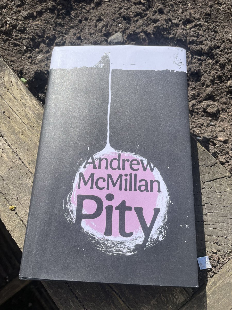 Heading through to @BookPaisley later today to speak to @AMcMillanPoet 5pm til 6pm at the Town Hall. I can’t wait to chat to him about this brilliant book. paisleybookfest.com/programme/work…