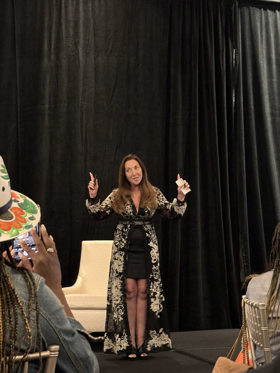 @juliarafalbaer @JenniferJust8 @joinpokerpower @PEAK6 Just Wow! Incredible insights on how to play life differently! Love all of this on how to empower women but especially teach our girls! Thank you @juliarafalbaer @JenniferJust8 @joinpokerpower @WomenLeadingEd #WLESummit #WatchHerRise