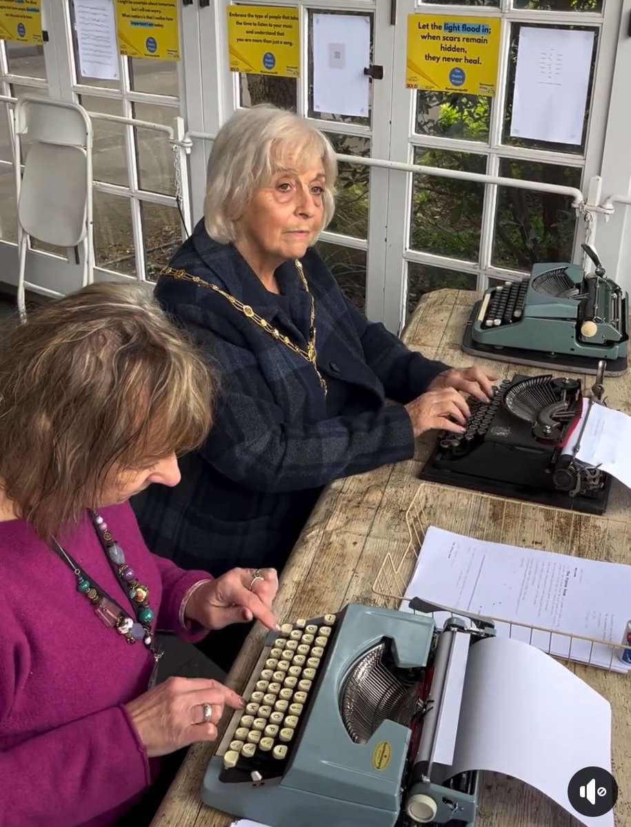 The Mayor of Bournemouth, Anne Filer, giving ‘the keys to the city’ a whole new meaning! Come to the bandstand to see the wonderful display of old school typewriters. #bmthwritingfest #official #mayor #launch #bournemouth #gardens #bandstand #writingcommunity #writers