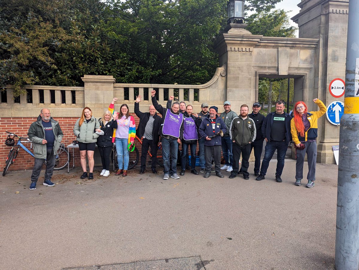 Still here, going nowhere - University of Birmingham management, end the dispute with @BhamUniUnison!!

#UoBStrike #OneOfUsAllOfUs #Birmingham