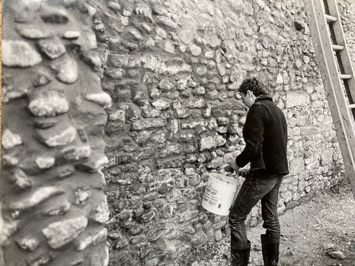 It’s a Deja vu day photo 1 1985 photo 2. 2024 repointing parts of the garden wall good to see it’s lasted 39 years 👍