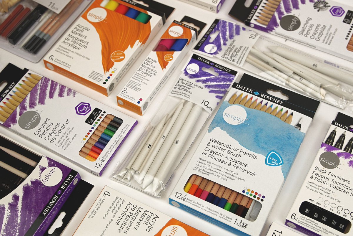 I spy the Simply Watercolour Pencils & Water Brush Set! 😍 #SimplyCreate #DalerRowney #InspiringCreativity #Paintloud #ArtSupplies #ArtManufacturer